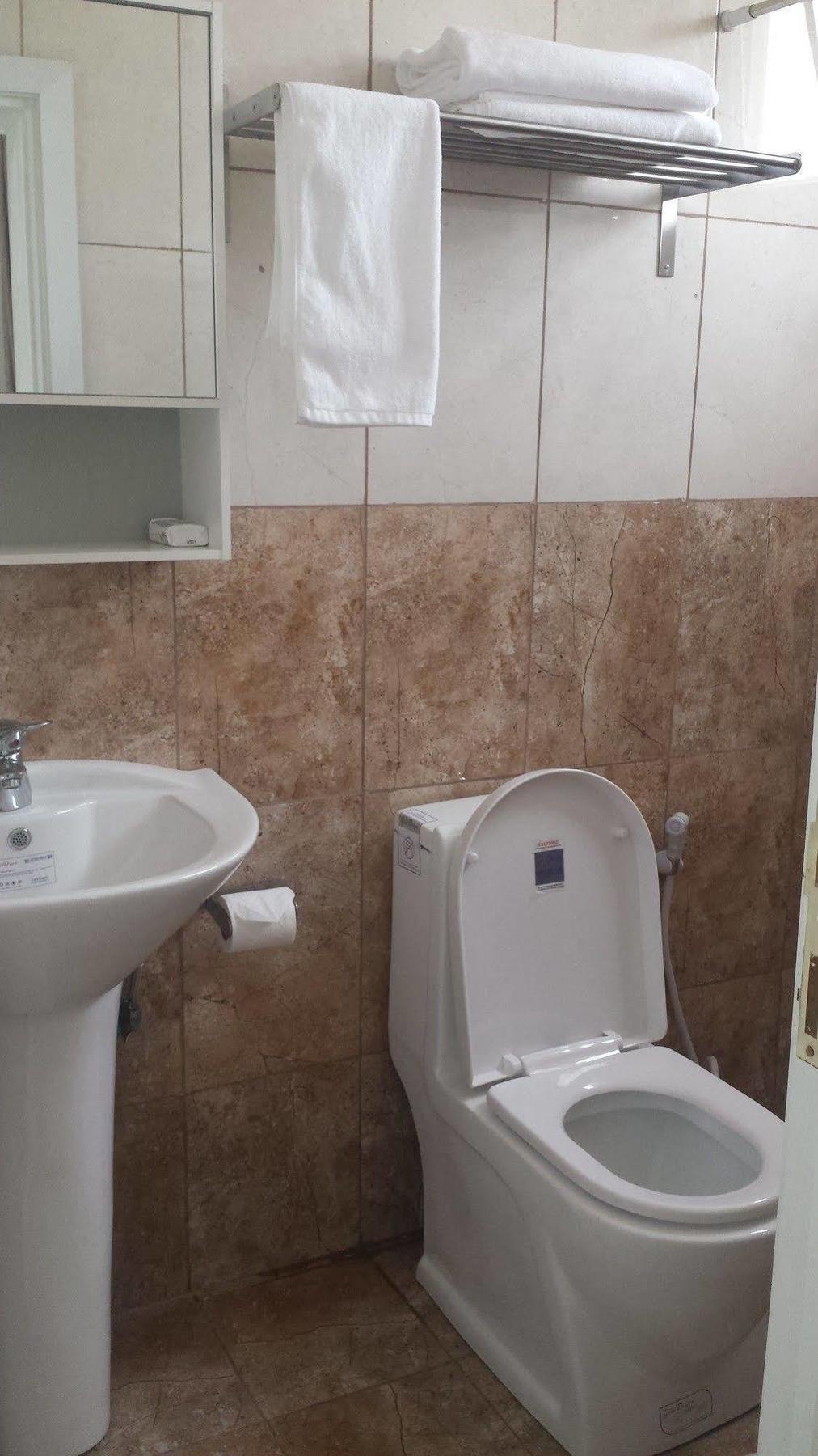 White House Addis Hotel Экстерьер фото